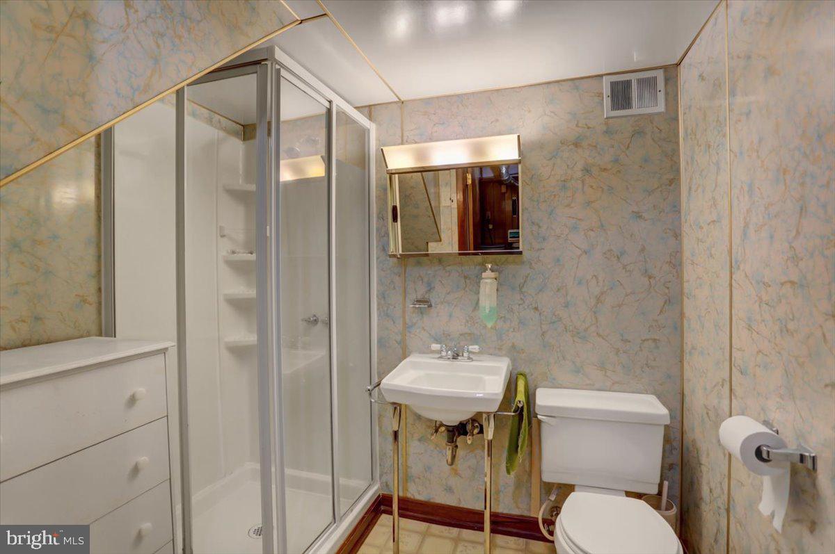 1130 Outer Drive Hagerstown, MD 21742 - Photo 26 of 37 a bathroom with a sink toilet and shower