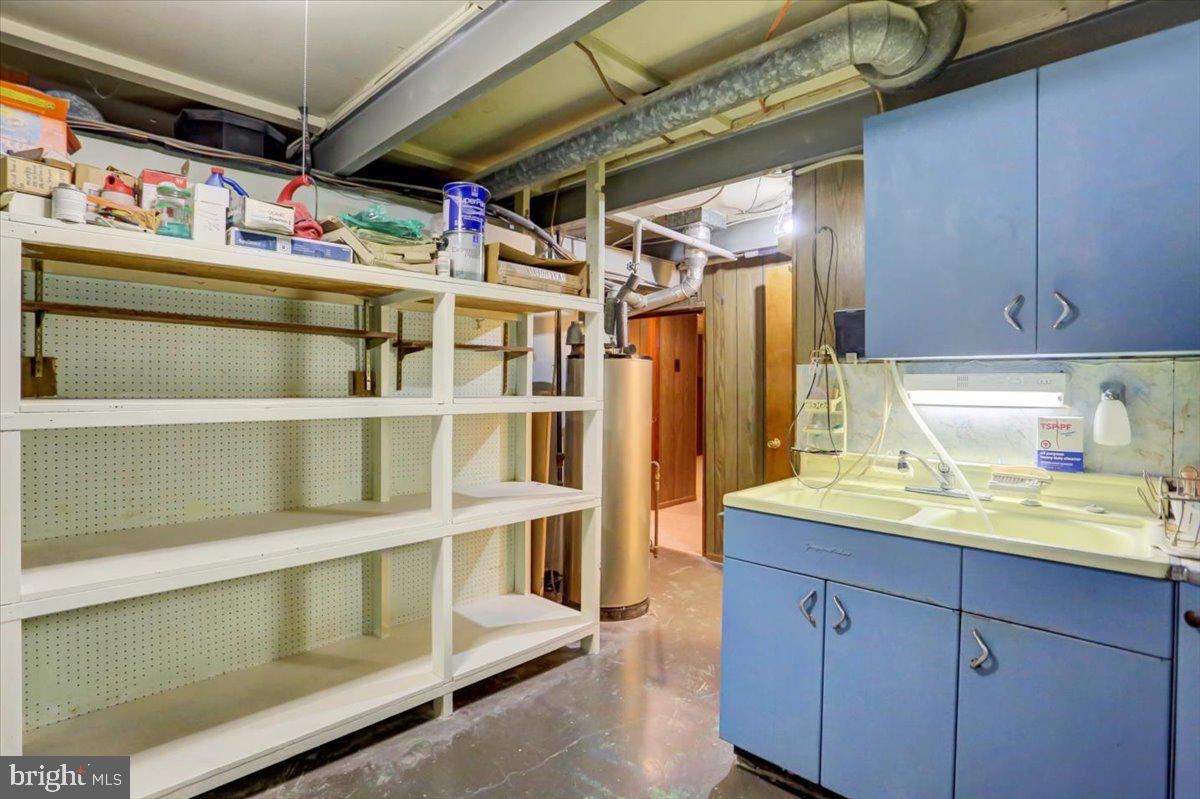 1130 Outer Drive Hagerstown, MD 21742 - Photo 29 of 37 a utility room with dryer and washer