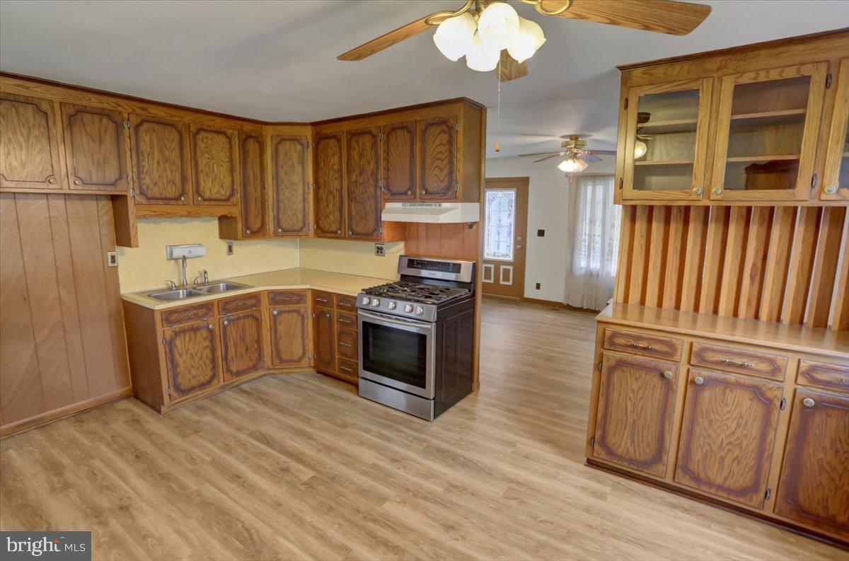 1130 Outer Drive Hagerstown, MD 21742 - Photo 5 of 37 a kitchen with stainless steel appliances granite countertop a stove a sink dishwasher and a refrigerator