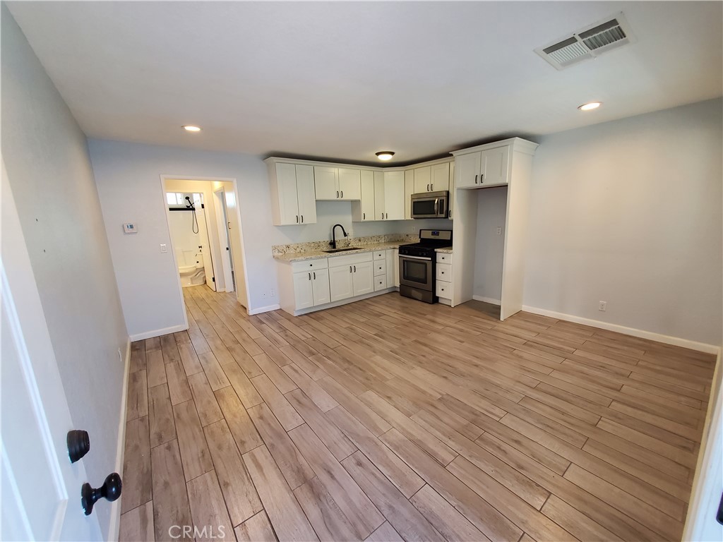 10037 Samoa Avenue, Unit 16 Tujunga, CA 91042 - Photo 2 of 7