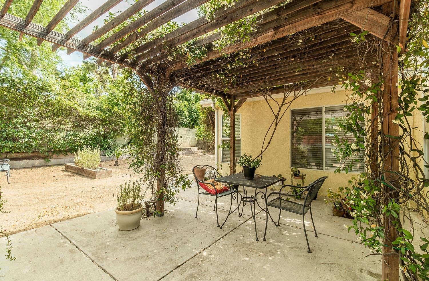 2831 Purvis Avenue Clovis, CA 93611 - Photo 21 of 26 a view of a patio with table and chairs and potted plants