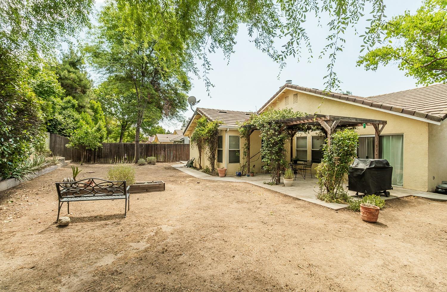 2831 Purvis Avenue Clovis, CA 93611 - Photo 22 of 26 a view of a house with backyard and sitting area