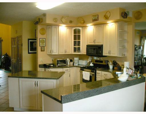 611 10 Mile Road Amity, PA 15311 - Photo 4 of 15 Kitchen. ABSOLUTE GOU RMET EQUIPPED EATIN KITCHEN