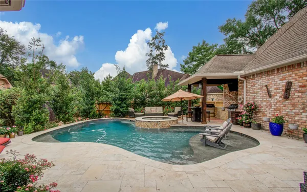 $1,125,000 | 2 English Glade Court, Unit 2, The Woodlands, TX 77381