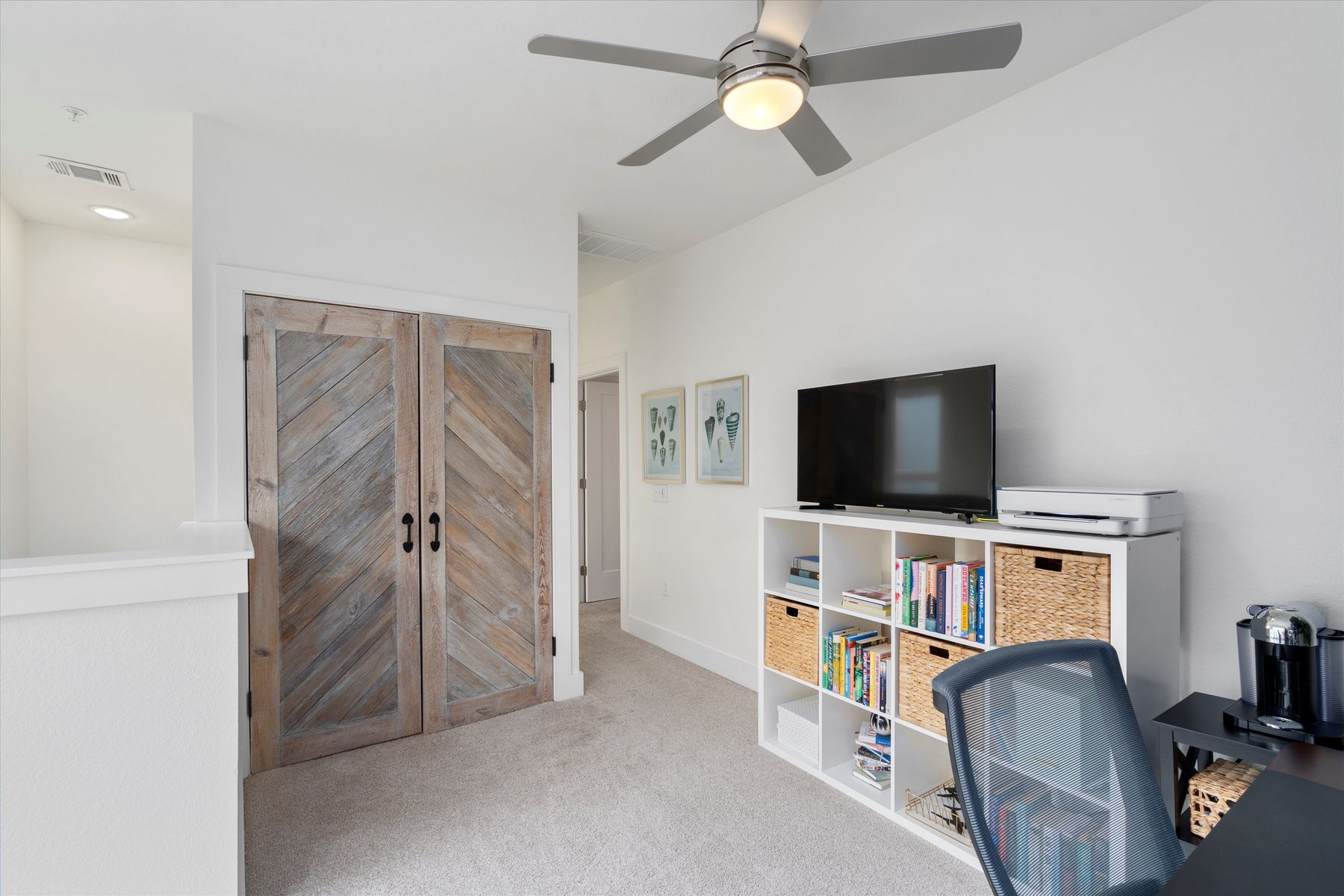 2827 Manor Road, Unit 3102 Austin, TX 78722 - Photo 14 of 20 a view of a livingroom with furniture and a flat screen tv