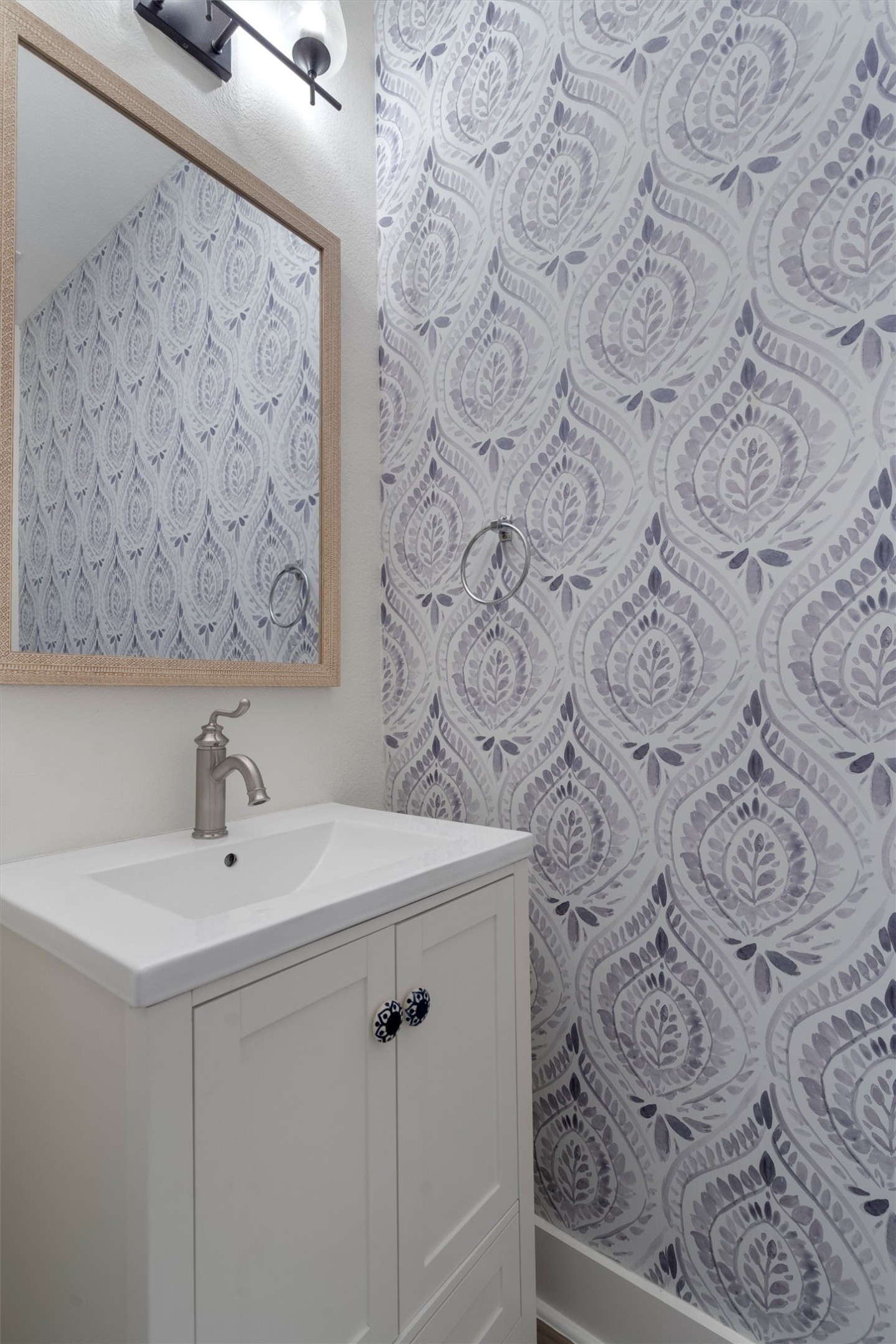 2827 Manor Road, Unit 3102 Austin, TX 78722 - Photo 9 of 20 a bathroom with a sink and mirror