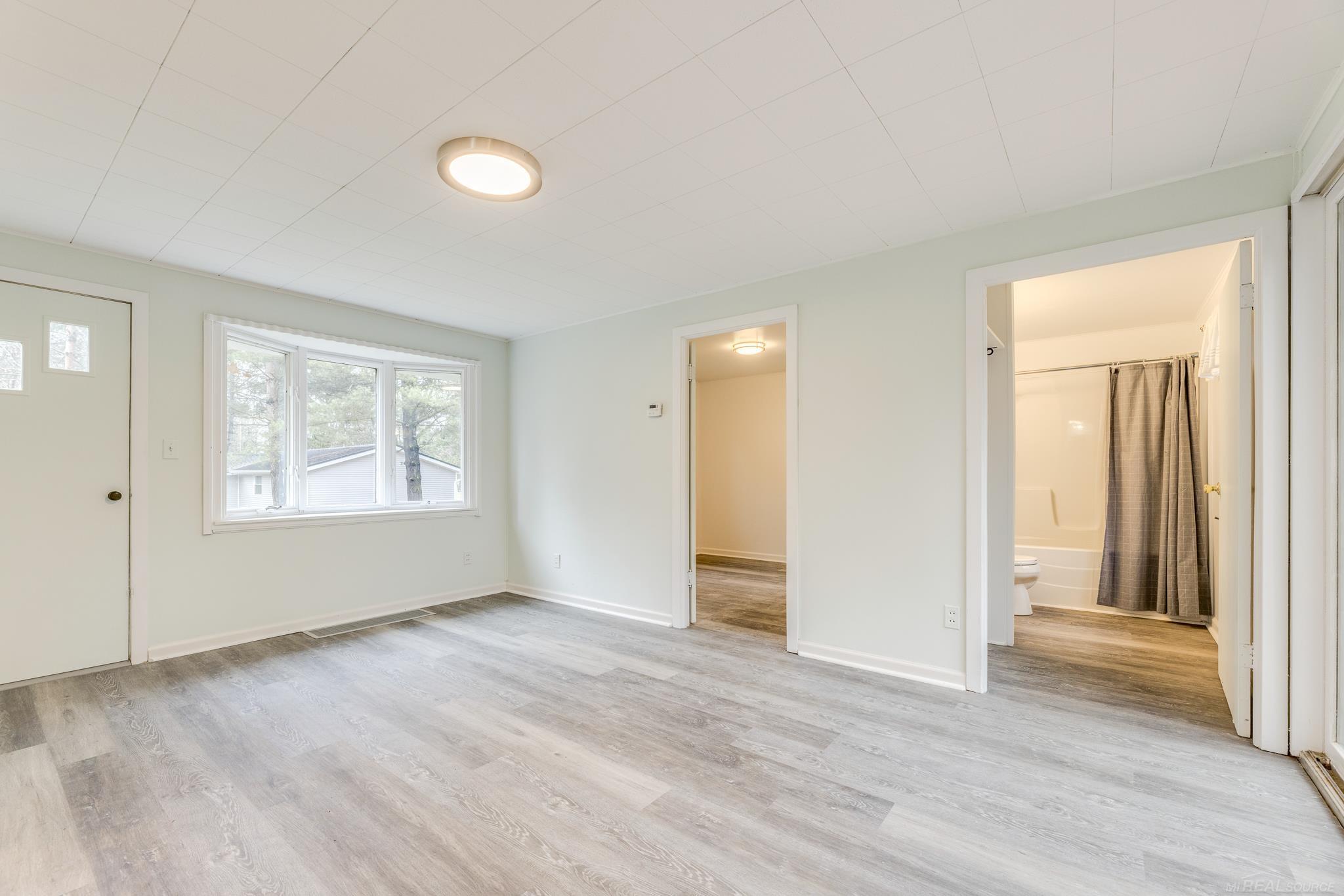 7340 Hawthorne Road Lexington, MI 48450 - Photo 5 of 32