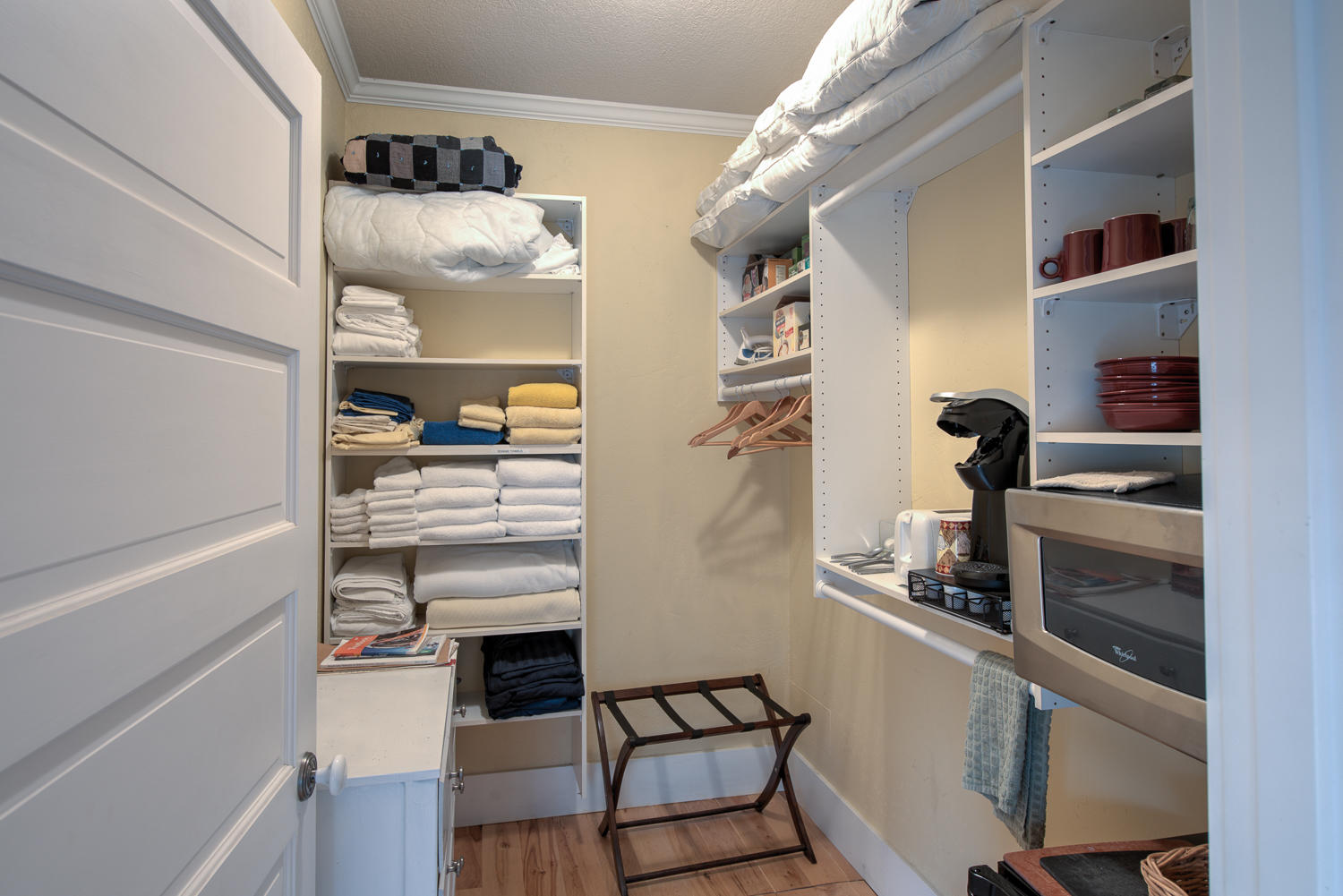 22222 Erickson Road Bend, OR 97701 - Photo 30 of 100 Huge walk-in closet in master