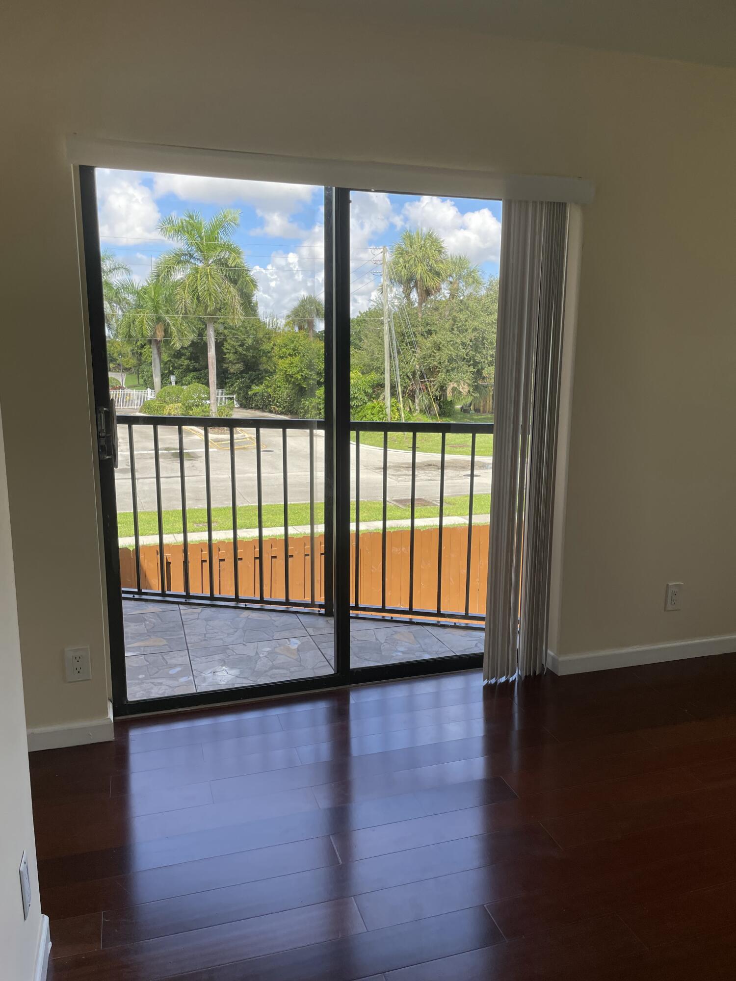 22976 Oxford Place Boca Raton, FL 33433 - Photo 33 of 54 A85E81A0-67F4-4192-A021-B7782F219F16