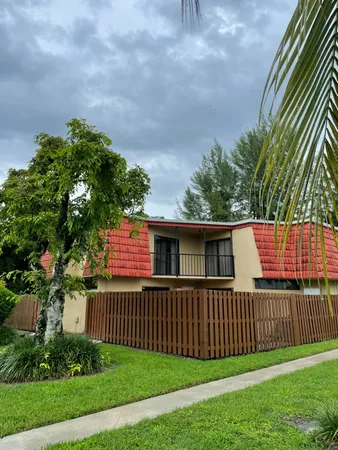 $2,350 | 22976 Oxford Place, Boca Raton, FL 33433
