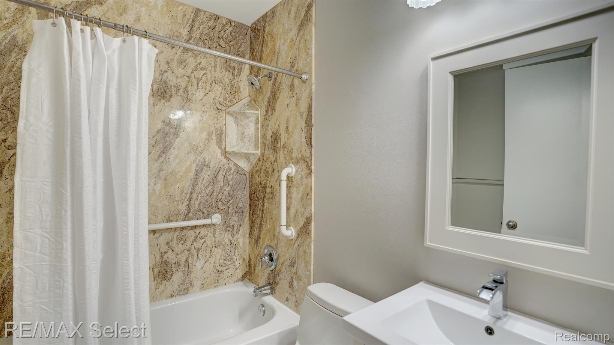 60 Stratford Lane Rochester, MI 48309 - Photo 20 of 47 Gallery Image 20