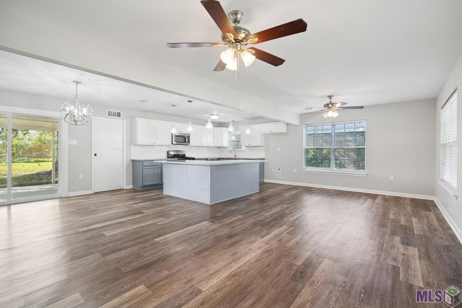 9046 Kingcrest Parkway Baton Rouge, LA 70810 - Photo 3 of 15