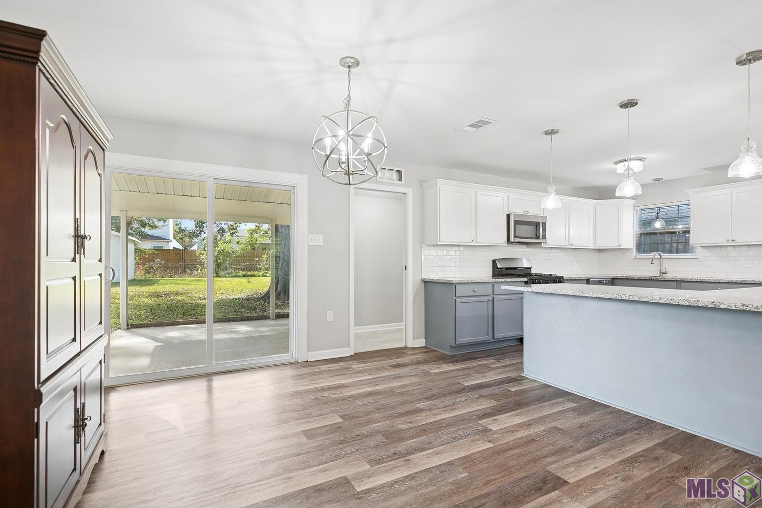 9046 Kingcrest Parkway Baton Rouge, LA 70810 - Photo 4 of 15