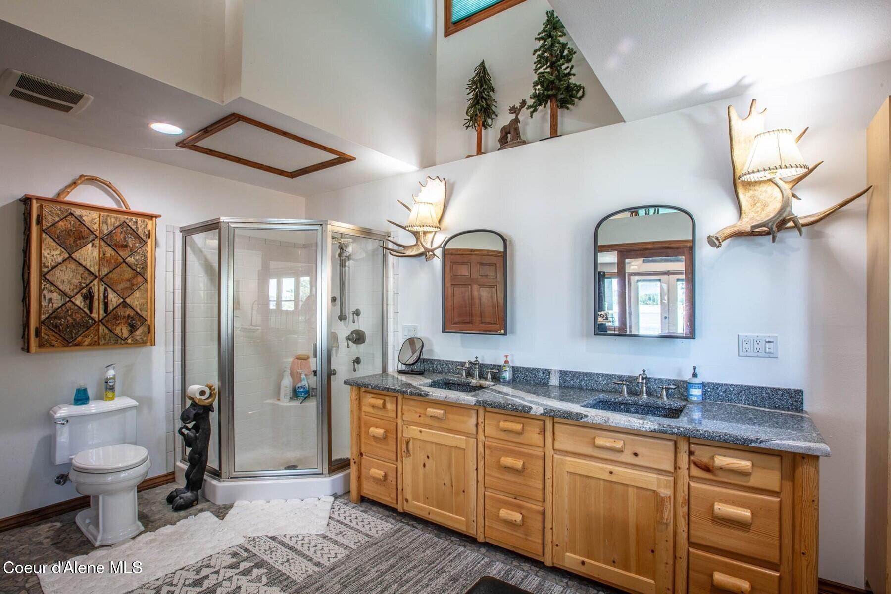 433 Campbell Point Road Laclede, ID 83841 - Photo 34 of 70 Large Primary Bathroom