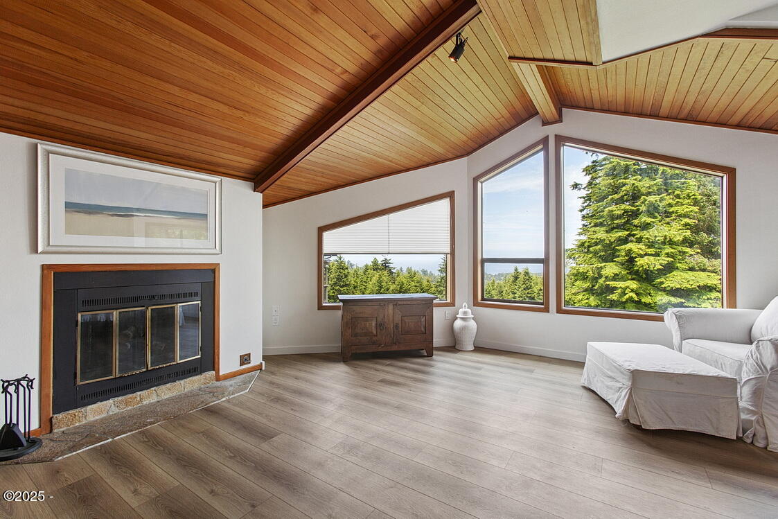 445 Summit View Lane Gleneden Beach, OR 97388 - Photo 18 of 67 Primary Bedroom Upstairs