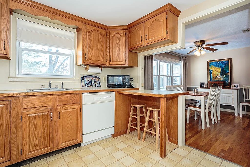 19 Arbor Road Chelmsford, MA 01863 - Photo 2 of 23