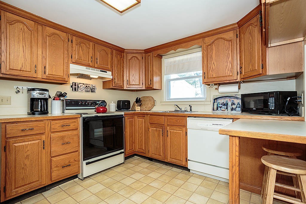 19 Arbor Road Chelmsford, MA 01863 - Photo 3 of 23