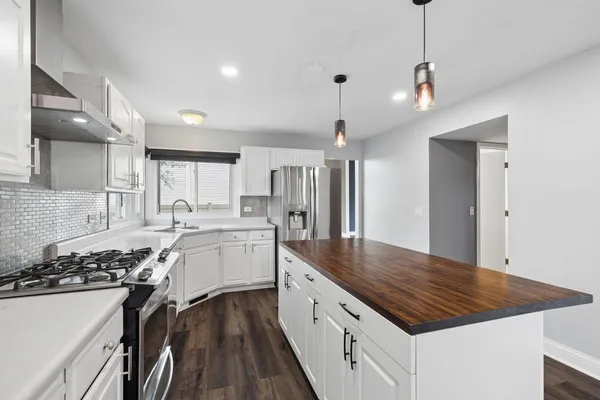 $450,000 | 740 Countryside Drive, Bolingbrook, IL 60490