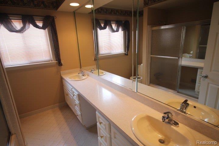 47868 Chrys Road Macomb, MI 48044 - Photo 14 of 19 190.JPG