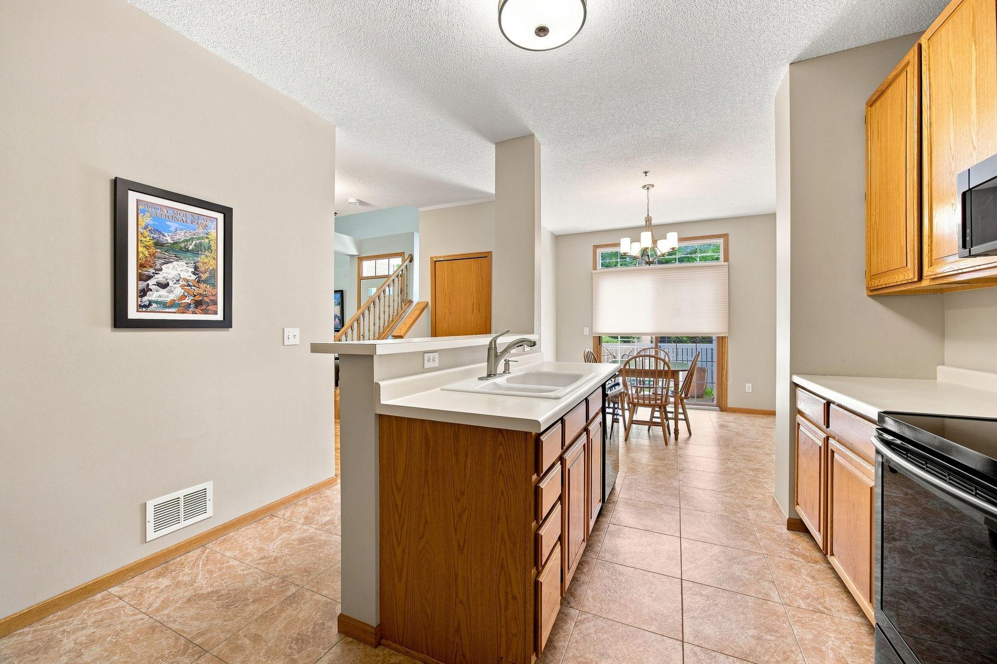 8473 Cortland Road Eden Prairie, MN 55344 - Photo 12 of 24