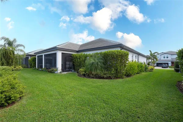 a view of a house with a backyard