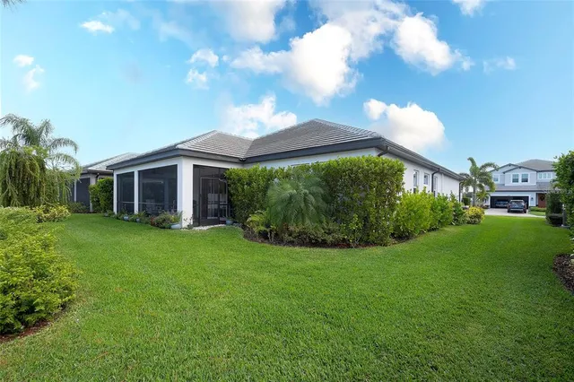 a view of a house with a backyard
