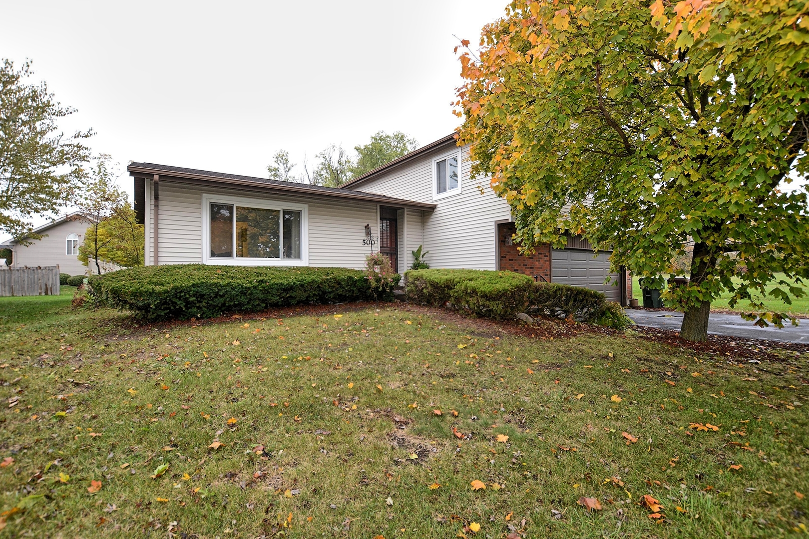 500 Farmview Road University Park, IL 60484 - Photo 3 of 27 front view of a house with a yard