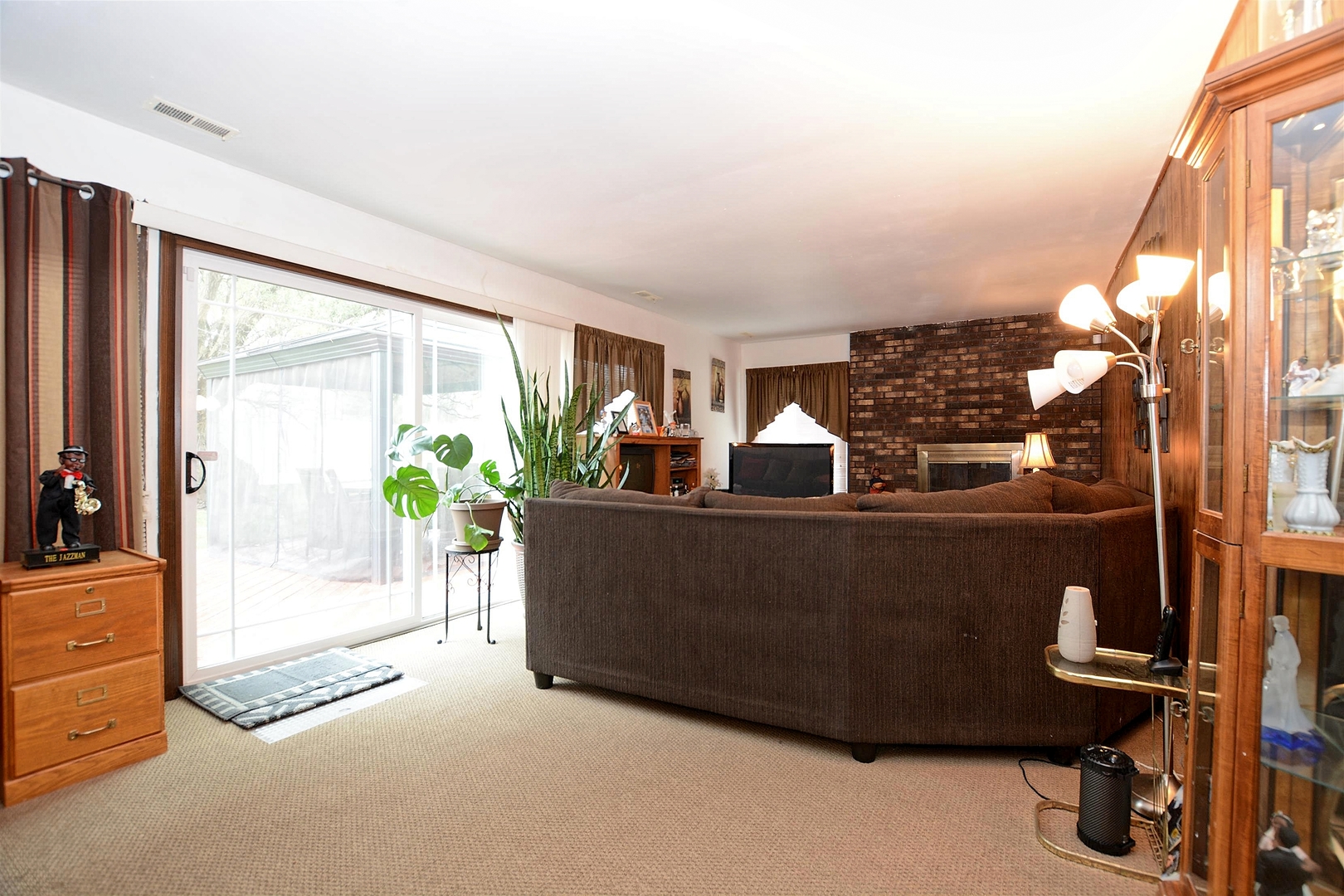 500 Farmview Road University Park, IL 60484 - Photo 23 of 27 a living room with furniture