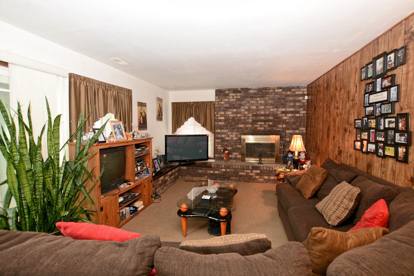 500 Farmview Road University Park, IL 60484 - Photo 10 of 27 a living room with furniture and a fireplace