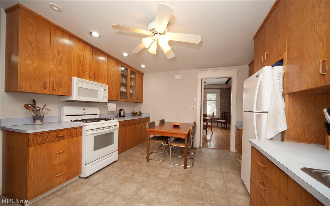 2821 Edgehill Road Cleveland, OH 44118 - Photo 3 of 15 Gallery Image 3