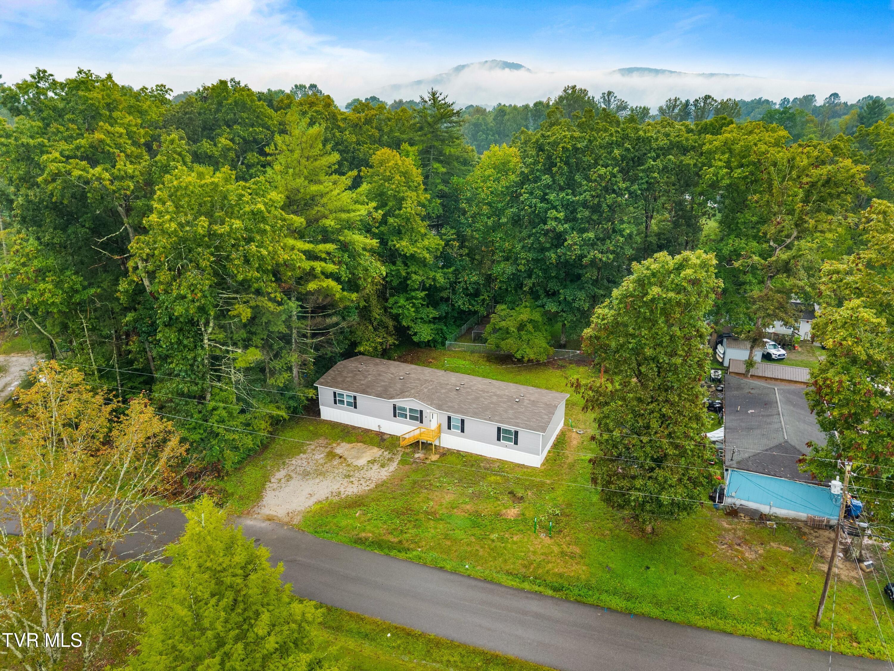 308 Mill Road Wartburg, TN 37887 - Photo 33 of 34 033-308MillRoad-Wartburg-TN-37887-SMALL