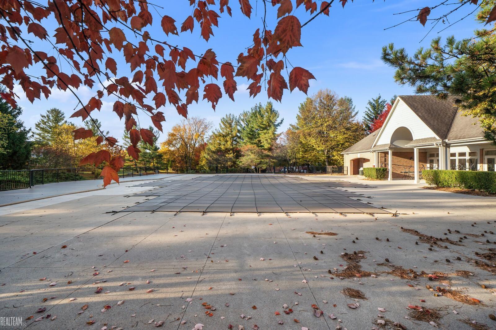 1028 Bloomview Circle Rochester, MI 48307 - Photo 44 of 44 50094250-43.JPG