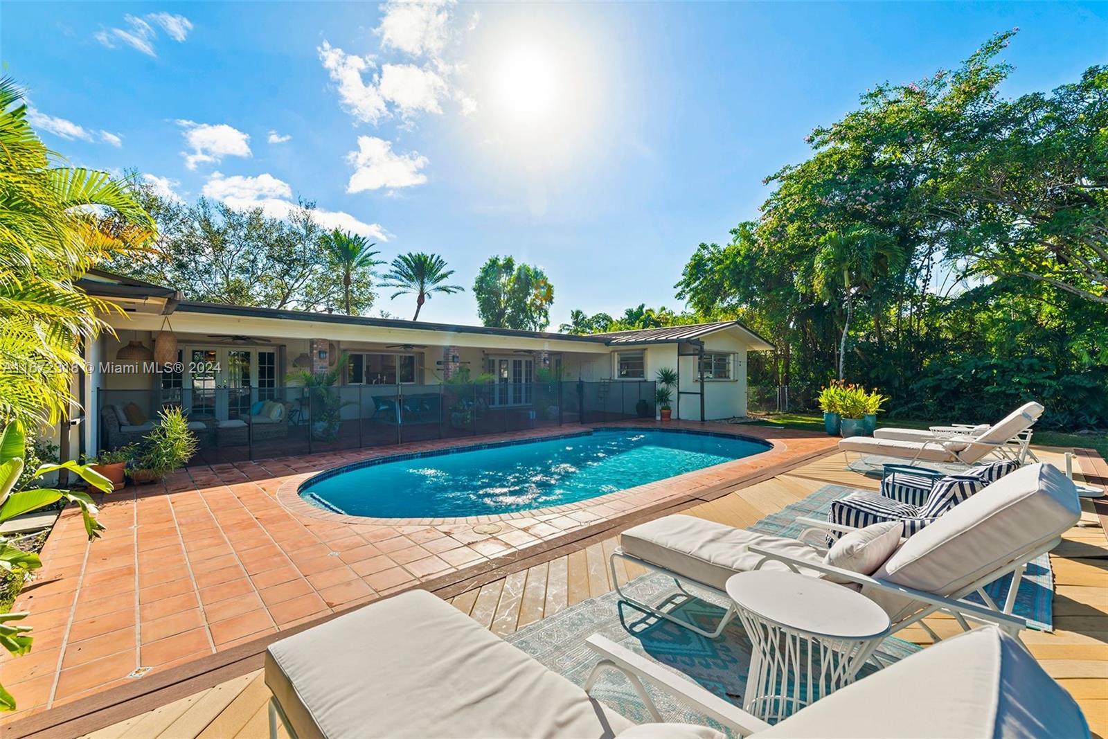 11420 Southwest 80th Road Pinecrest, FL 33156 - Photo 15 of 55 Gallery Image 15