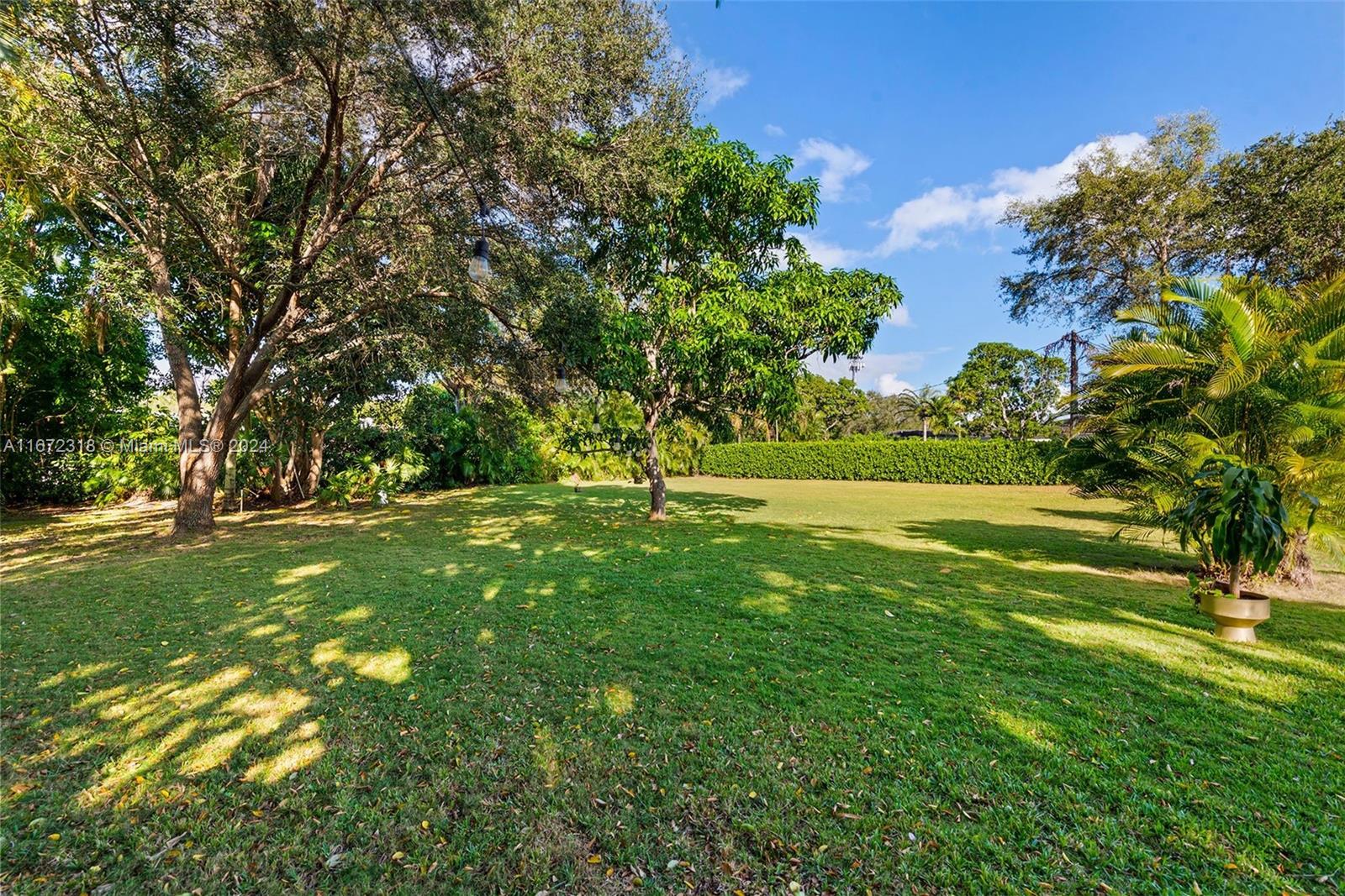 11420 Southwest 80th Road Pinecrest, FL 33156 - Photo 4 of 55 Gallery Image 4