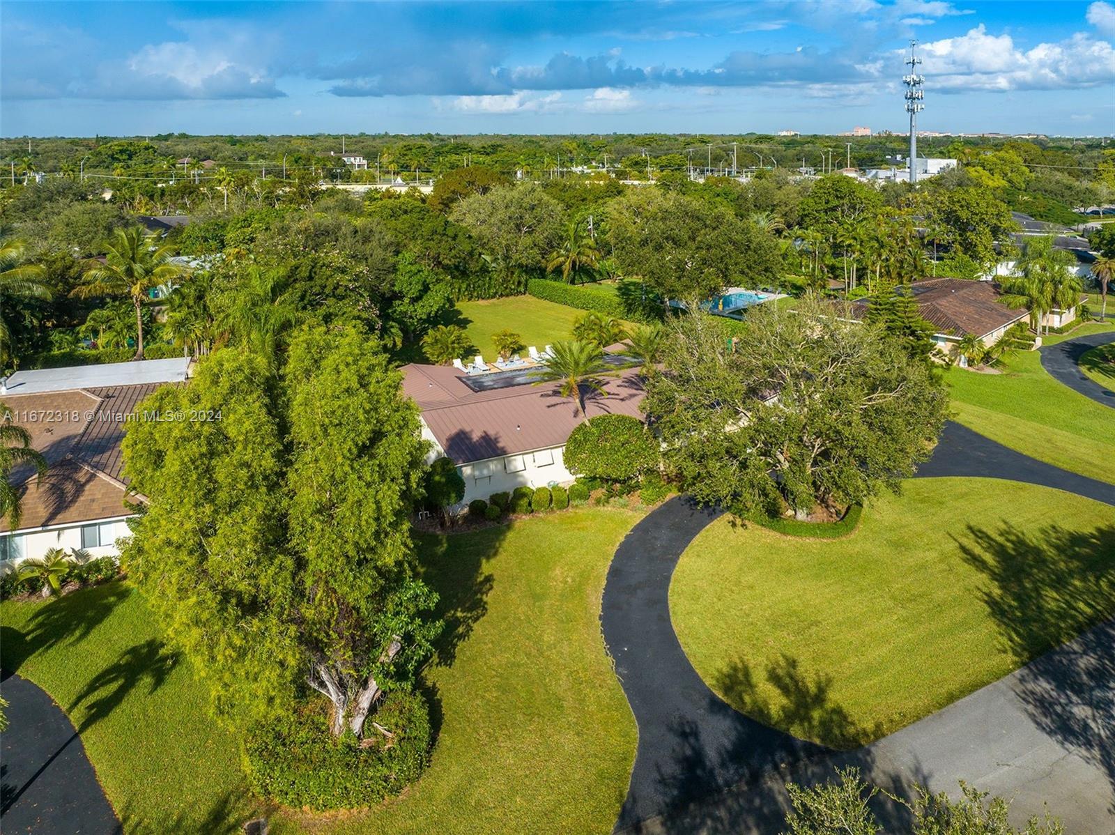 11420 Southwest 80th Road Pinecrest, FL 33156 - Photo 5 of 55 Gallery Image 5