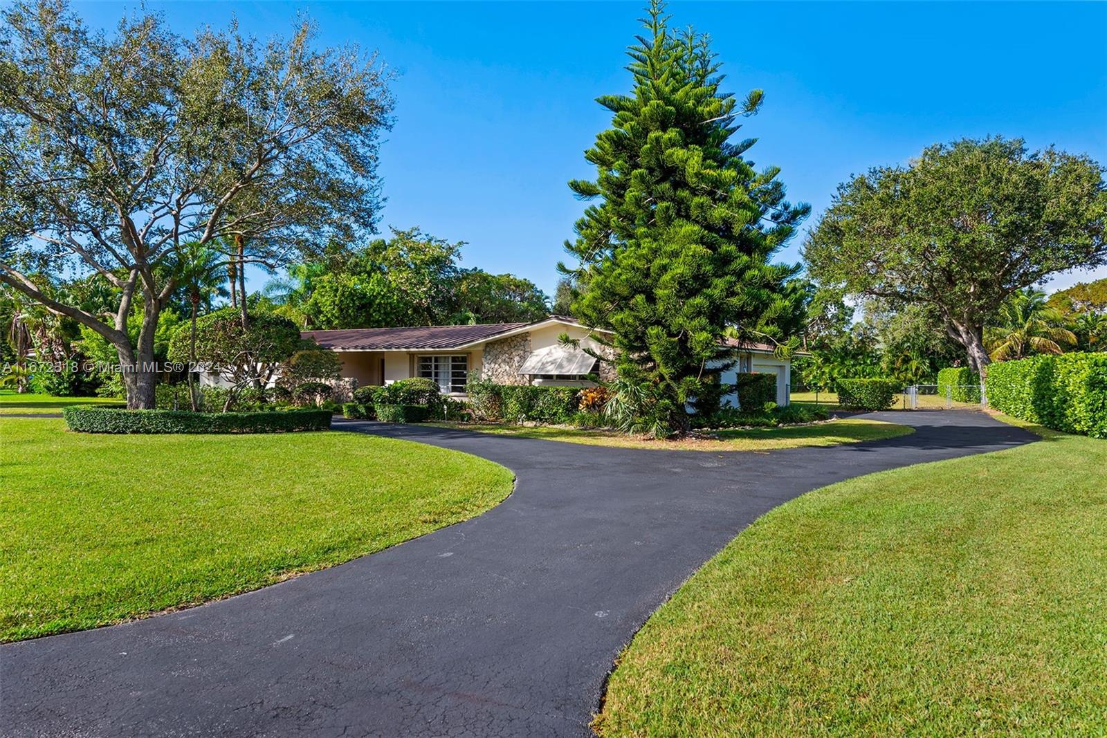 11420 Southwest 80th Road Pinecrest, FL 33156 - Photo 8 of 55 Gallery Image 8