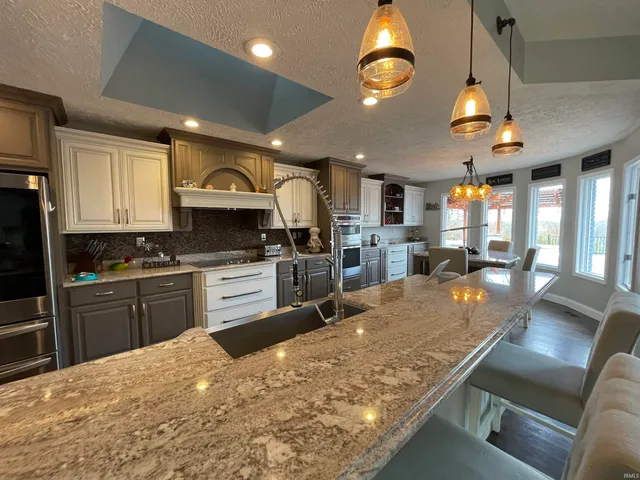 $600,000 | 1056 Vista Drive, Vincennes, IN 47591