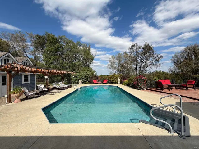 $600,000 | 1056 Vista Drive, Vincennes, IN 47591