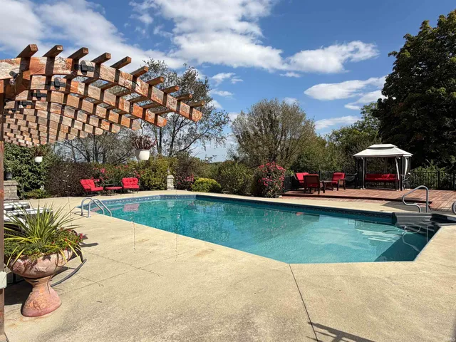 $600,000 | 1056 Vista Drive, Vincennes, IN 47591