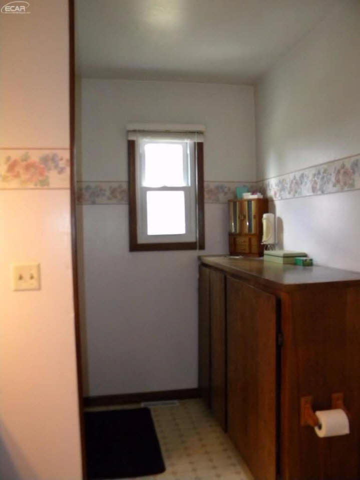 2567 Vandekarr Road Owosso, MI 48867 - Photo 27 of 39 21267909-26.JPG
