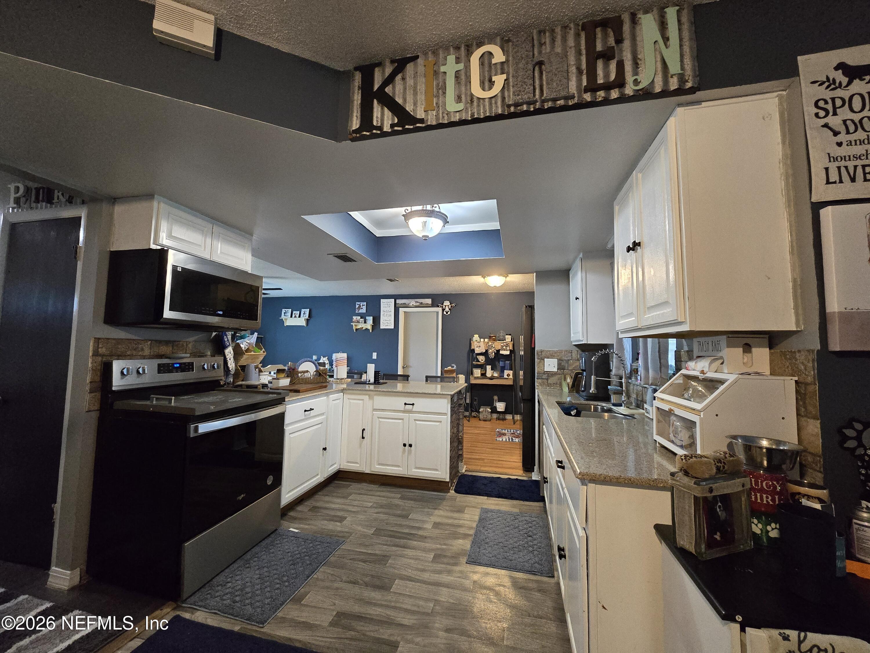 6051 Foxfire Court Jacksonville, FL 32244 - Photo 7 of 31 Kitchen