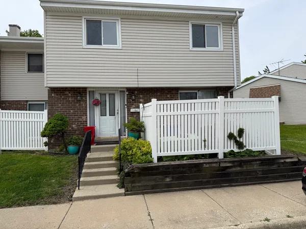 $180,000 | 869 White Oak Lane, University Park, IL 60484