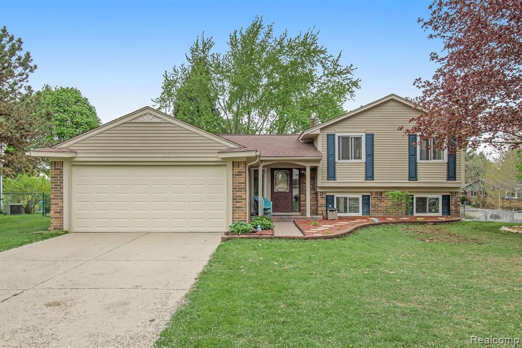 5434 Pheasant Run Road Clarkston, MI 48346 - Photo 2 of 27
