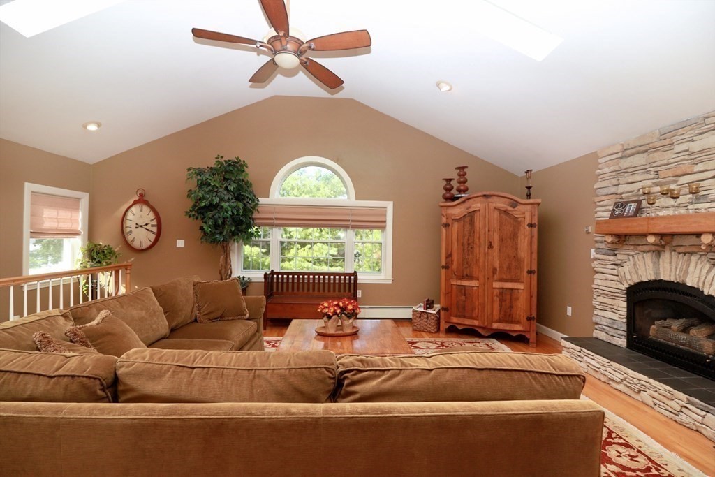 412 Hillcrest Road Needham, MA 02492 - Photo 13 of 37