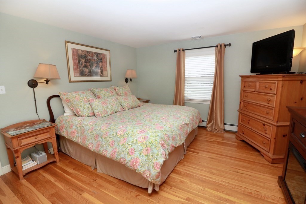 412 Hillcrest Road Needham, MA 02492 - Photo 16 of 37