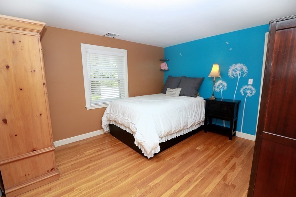 412 Hillcrest Road Needham, MA 02492 - Photo 18 of 37