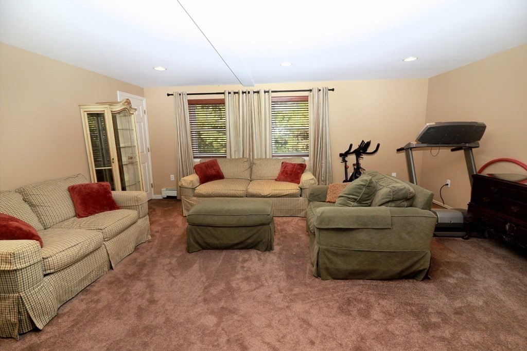 412 Hillcrest Road Needham, MA 02492 - Photo 21 of 37