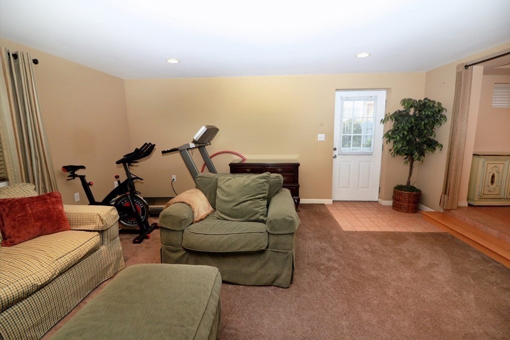 412 Hillcrest Road Needham, MA 02492 - Photo 22 of 37