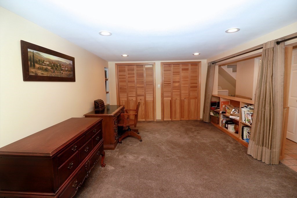 412 Hillcrest Road Needham, MA 02492 - Photo 28 of 37