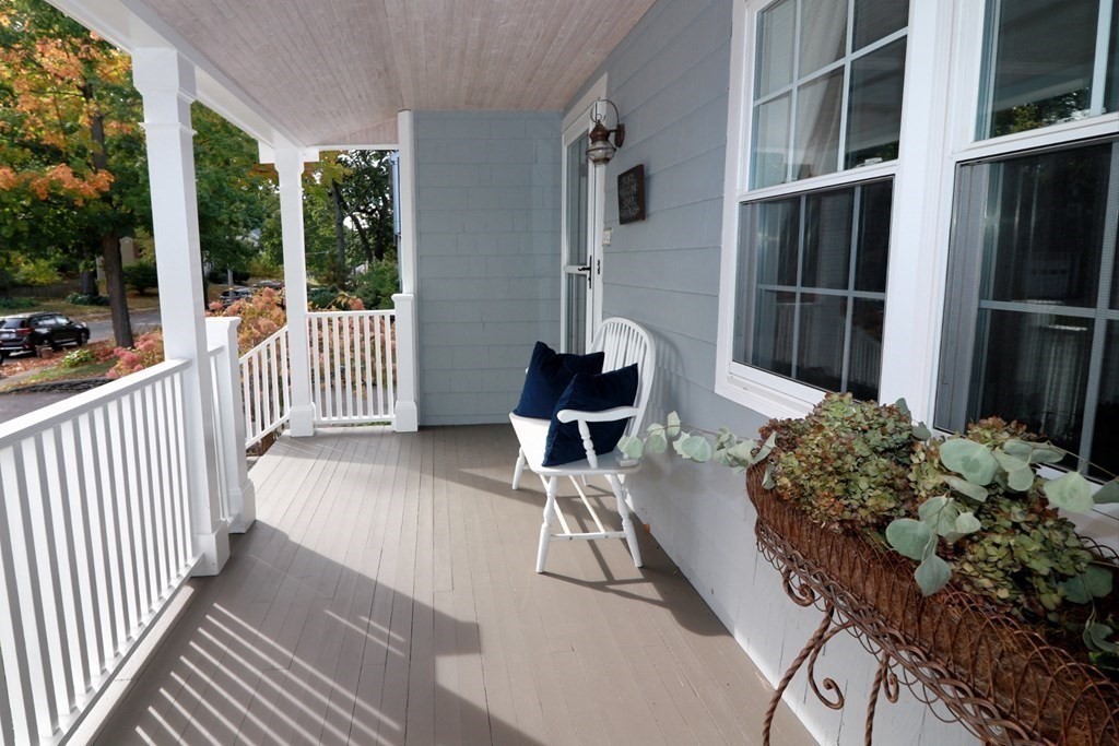 412 Hillcrest Road Needham, MA 02492 - Photo 3 of 37